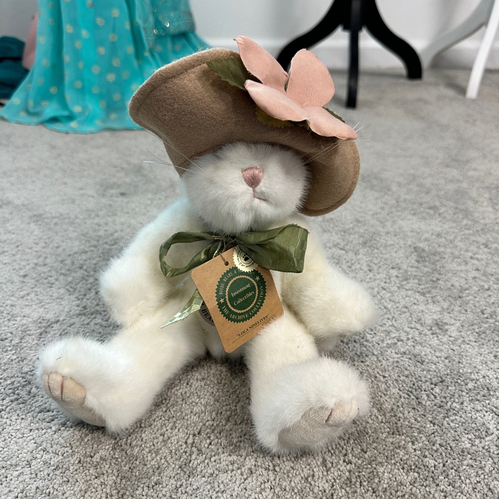 Boyds Bears Lola Ninelives Cat Plush 12in White Good